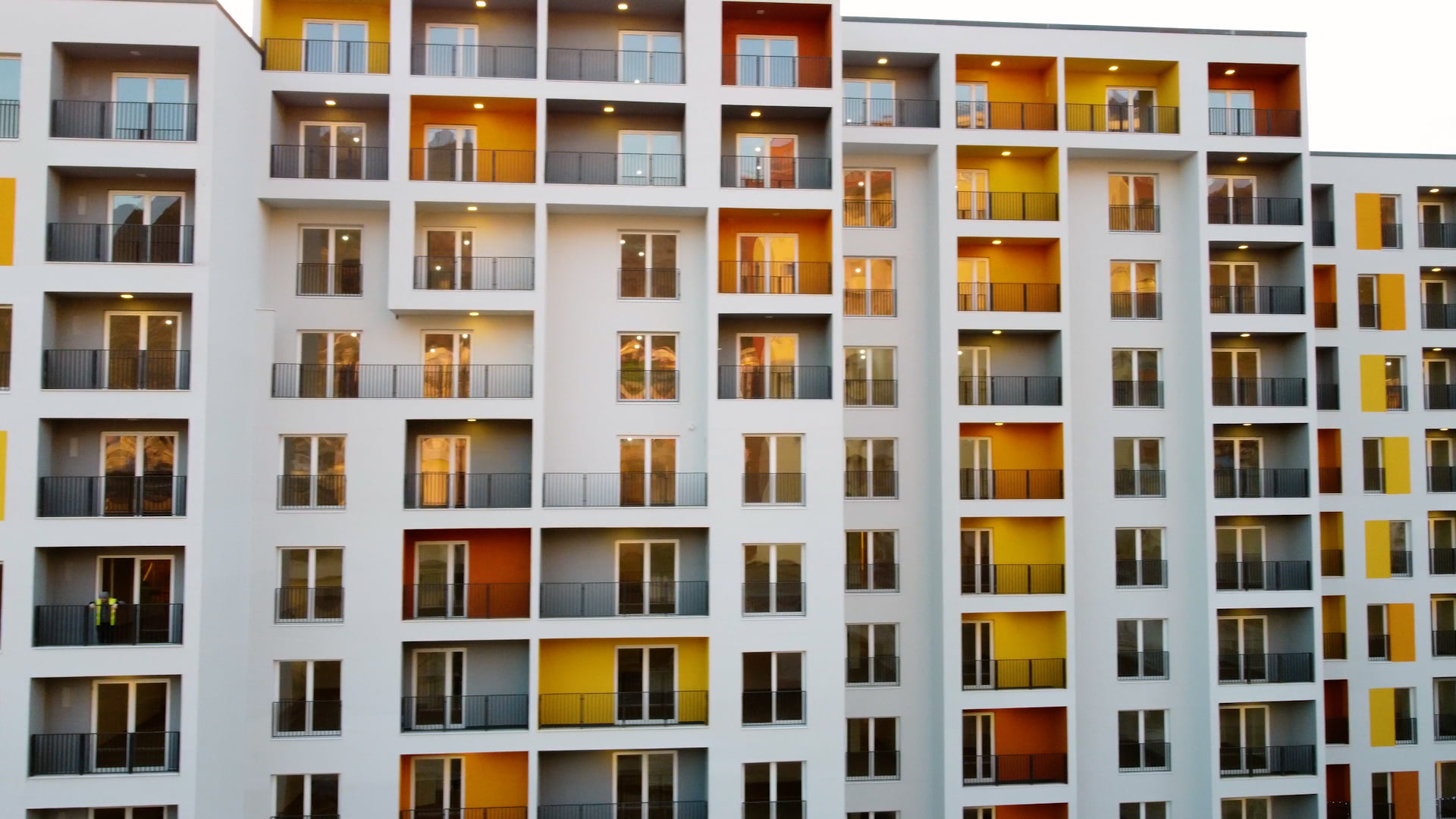 Përfundon ndërtimi i godinës së banimit në kuadër të Rindërtimit në Lezhë. 6