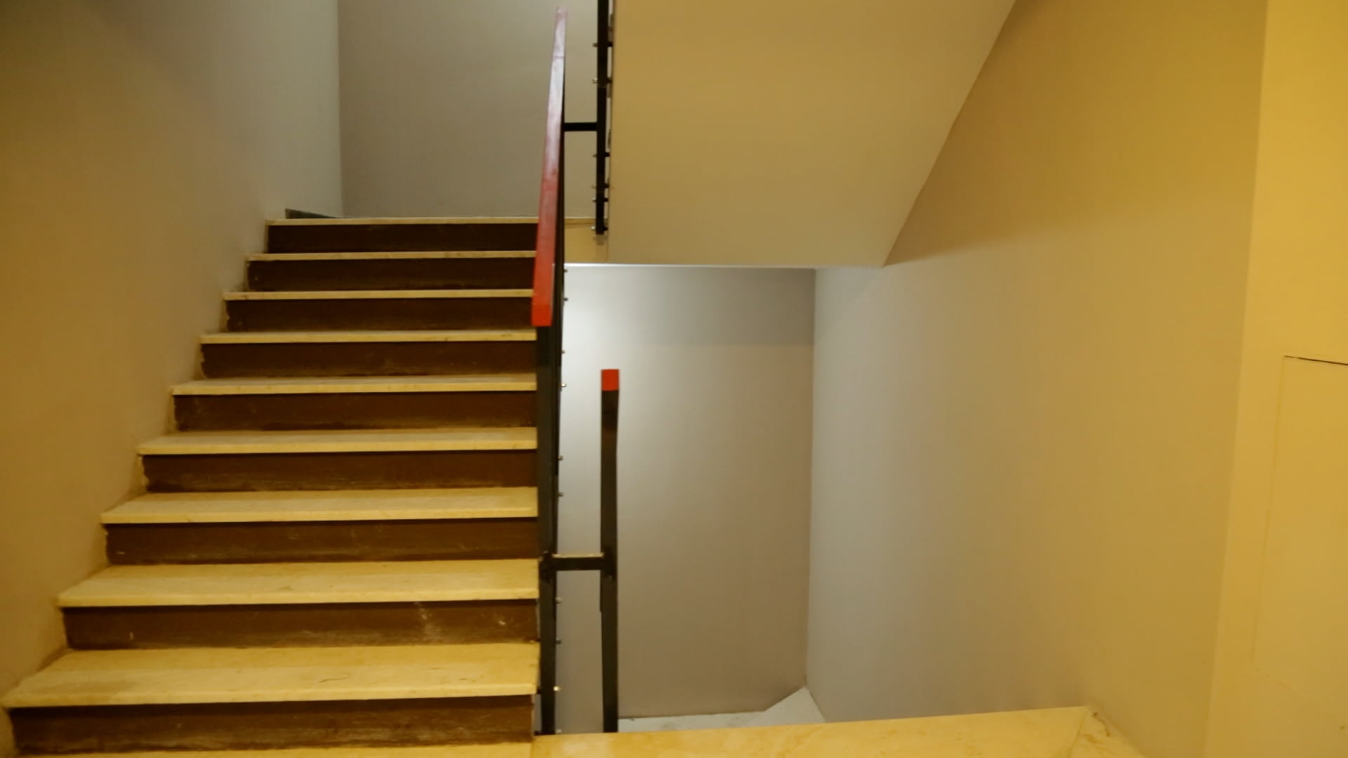 Përfundon ndërtimi i godinës së banimit në kuadër të Rindërtimit në Lezhë. 8